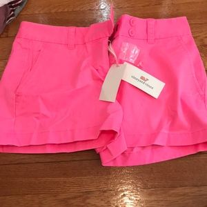 Vineyard vines bright pink shorts